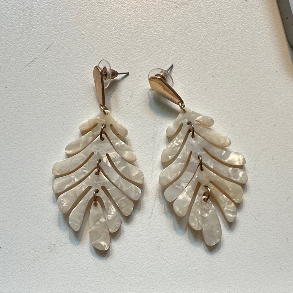 Lulus Gold and Cream Leaf Earrings